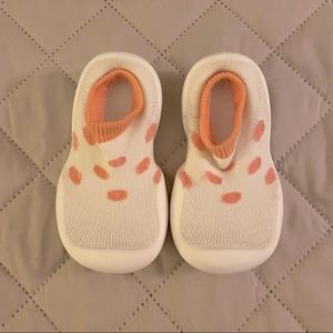 2 Tiny Feet Barefoot Walker